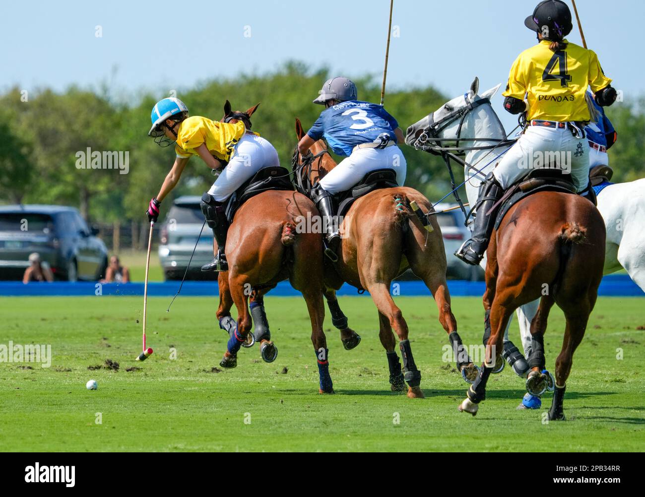 Port Mayaca, Stati Uniti. 12th Mar, 2023. 3/10/23 Port Mayaca, Florida mia Cambiaso, Nina Clarkin cavalca per Dundas durante la DUNDAS VS EL CID FITNESS durante la US Women's Polo 18-24 Goal Cup 2023 Semifinali, tenutosi presso il Port Mayaca Polo Grounds a Port Mayaca, Florida, venerdì 10 marzo 2023. Credit: Jennifer Graylock/Alamy Live News Foto Stock