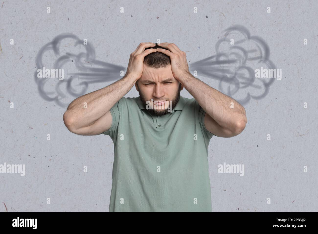 Uomo con mal di testa su sfondo grigio chiaro. Illustrazione del vapore che rappresenta un dolore grave Foto Stock