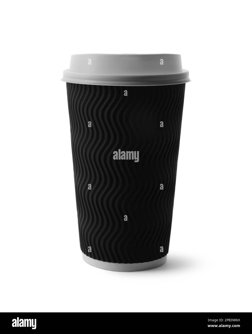 Tazza da caffè in carta da asporto con coperchio isolato su bianco Foto Stock Tazza da caffè in carta da asporto con coperchio isolato su bianco Foto Stock