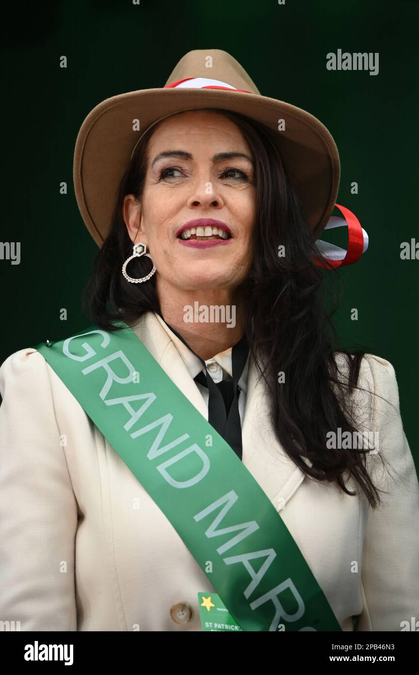 Londra, Regno Unito. 12th Mar, 2023. 12th marzo 2023, Londra, Regno Unito. Relatori del Gran Maresciallo, Catherina Casey alle celebrazioni del giorno 2023 di San Patrizio a Londra in Trafalgar Square. Credit: Vedi li/Picture Capital/Alamy Live News Foto Stock