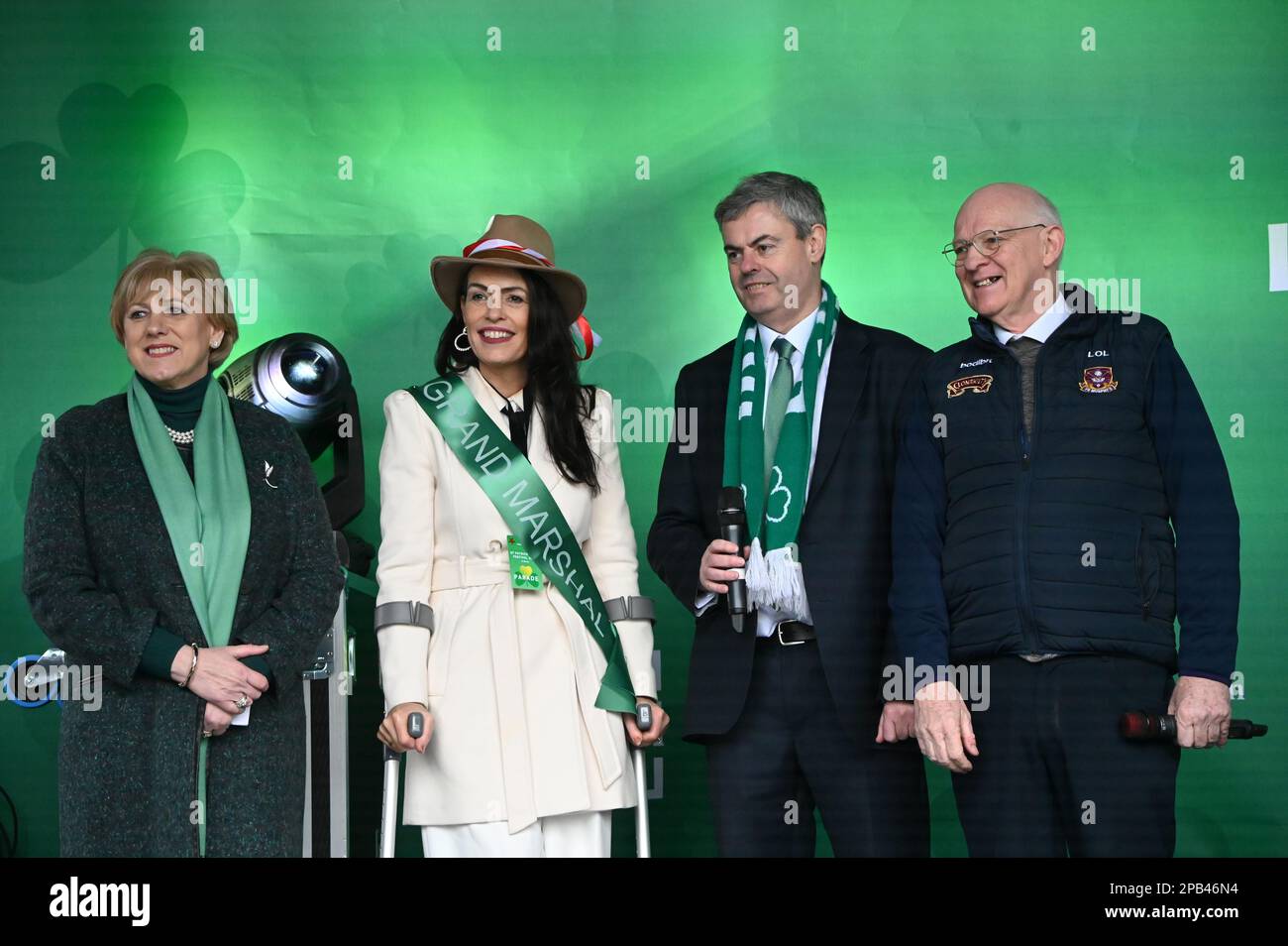 Londra, Regno Unito. 12th Mar, 2023. 12th marzo 2023, Londra, Regno Unito. Judith Cassidy, Catherina Casey, Martin Fraser, indovinate alle celebrazioni del giorno 2023 di San Patrizio a Londra in Trafalgar Square. Credit: Vedi li/Picture Capital/Alamy Live News Foto Stock