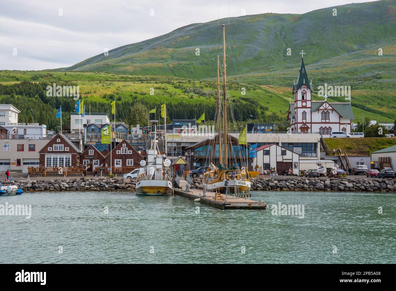 Husavik Islanda - Luglio 15. 2021: Vista sul porto di Husavik in Islanda settentrionale Foto Stock