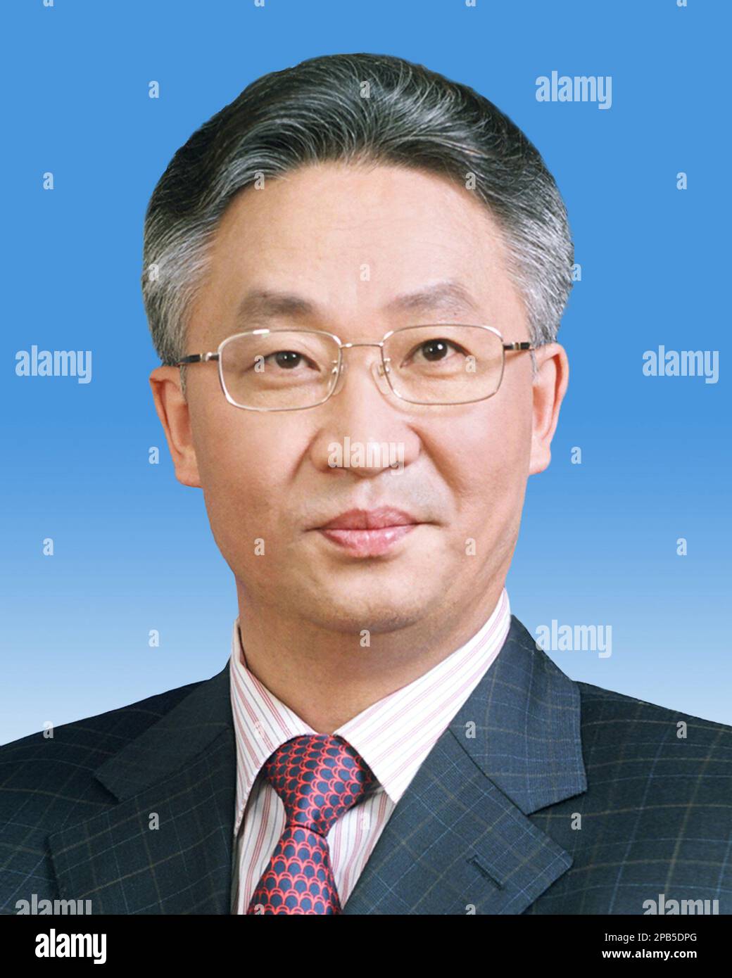 (230312) -- PECHINO, 12 marzo 2023 (Xinhua) -- Zhang Guoqing è approvato come vice Premier cinese alla prima sessione del 14th° Congresso nazionale del popolo a Pechino, capitale della Cina, 12 marzo 2023. (Xinhua) Foto Stock