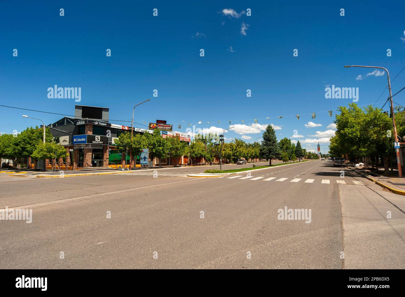 Strada principale della Malargue nella provincia di Mendonza, Argentina Foto Stock