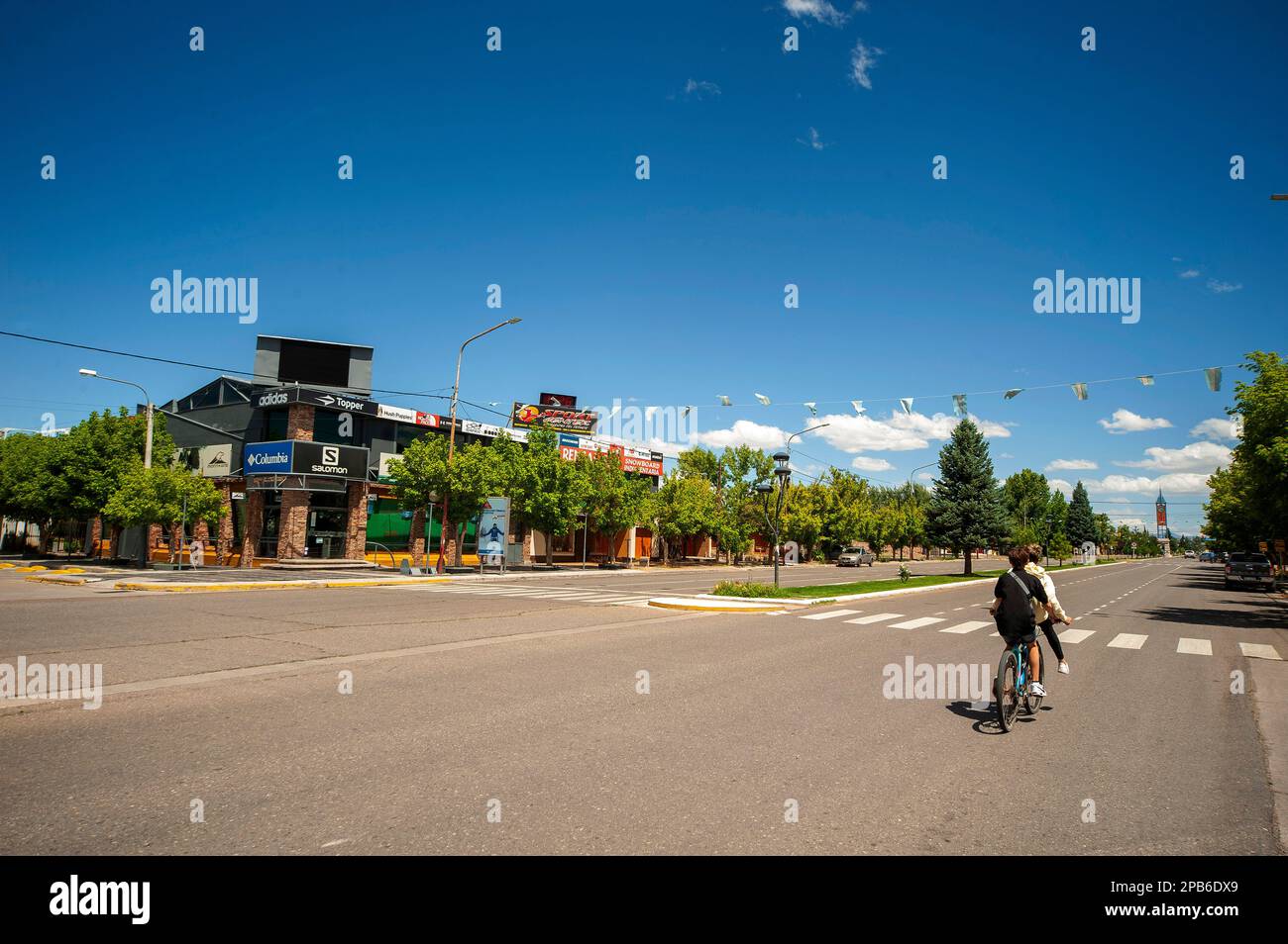 Strada principale della Malargue nella provincia di Mendonza, Argentina Foto Stock