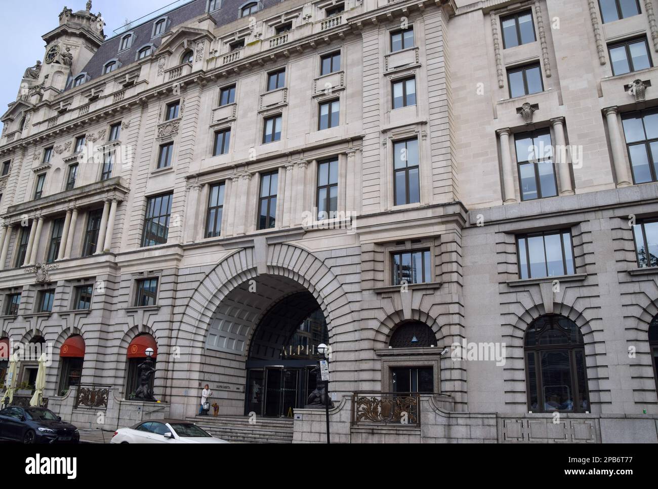 Londra, Regno Unito. 12th marzo 2023. Vista esterna dell'Alphabeta Building a Finsbury Square, dove hanno sede gli uffici della Silicon Valley Bank UK, mentre il timore di una crisi finanziaria cresce a seguito del crollo del prestatore di tecnologia. Foto Stock