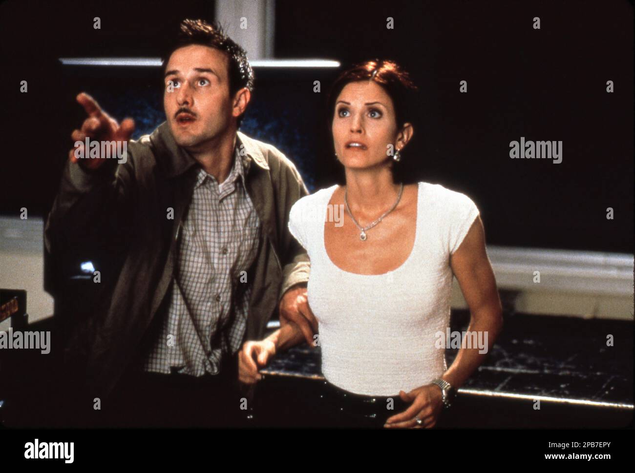 DAVID ARQUETTE e COURTNEY COX in SCREAM 2 (1997) regista WES CRAVEN scrittore Kevin Williamson musica Marco Beltrami costume design Kathleen Detoro Dimension Films / Konrad Pictures / Craven - Maddalena Films / Miramax / Maven Entertainment Foto Stock