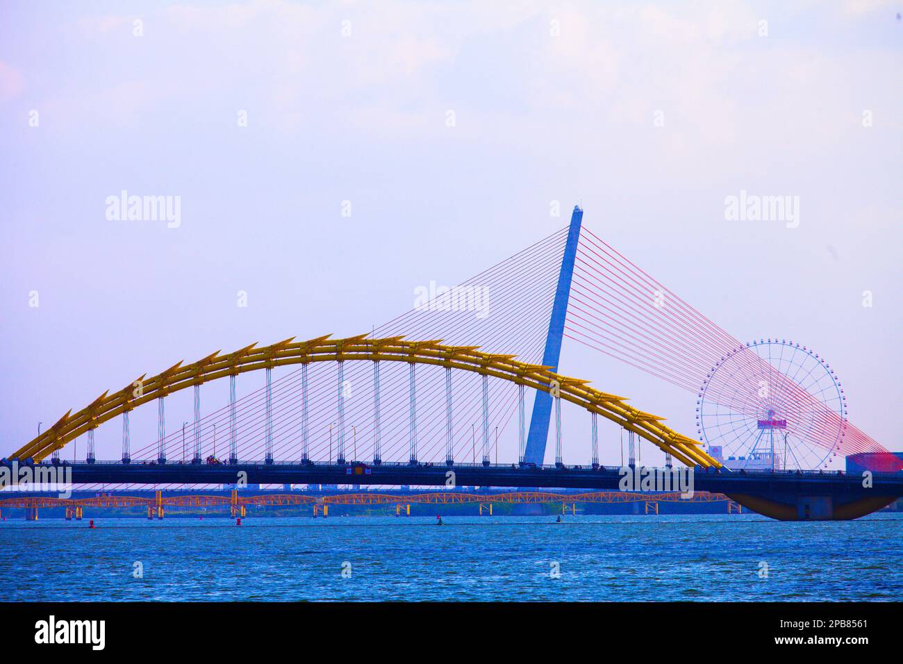 Vietnam, da Nang; Dragon, ThanThi Ly, Nguyen Van Troi Bridges; Han River Foto Stock