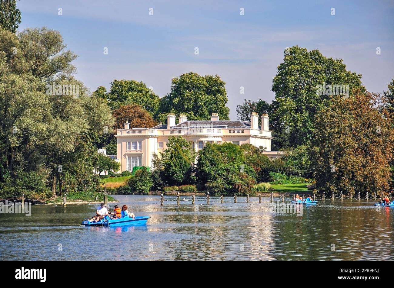 The Holme Property by Boating Lake, Regent's Park, City of Westminster, Greater London, England, Regno Unito Foto Stock