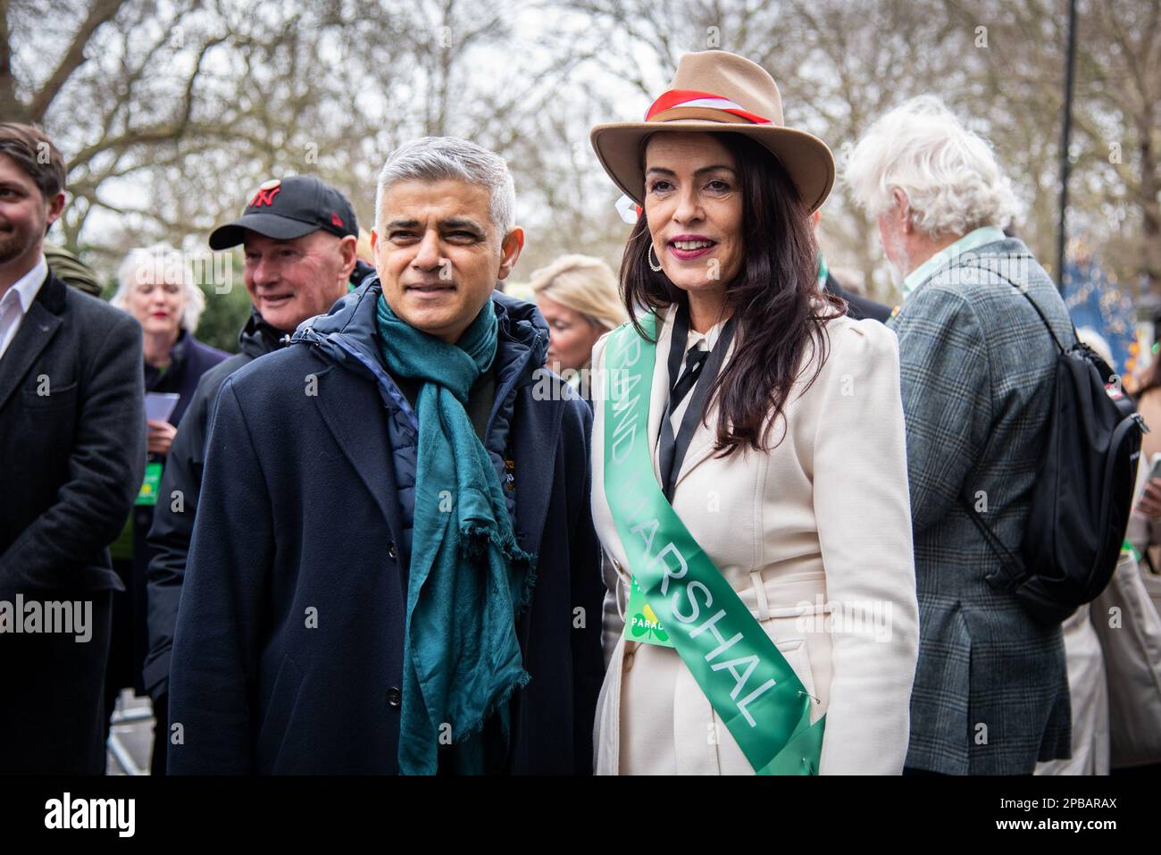 Londra, Regno Unito. 12th Mar, 2023. Sadiq Khan, sindaco di Londra e il Grand Maresciallo della sfilata, Catherina Casey visto durante la parata e il festival del giorno di San Patrizio nel centro di Londra. Lo shindig annuale del Sindaco è diventato un momento culminante del calendario culturale di Londra, mentre i londinesi e i visitatori si uniscono per celebrare i grandi contributi che gli irlandesi hanno dato alla città. Ci si aspettava che più di 50.000 persone si uniscano alla processione annuale delle bande irlandesi in marcia, delle troupe da ballo e delle pagane. Credit: SOPA Images Limited/Alamy Live News Foto Stock