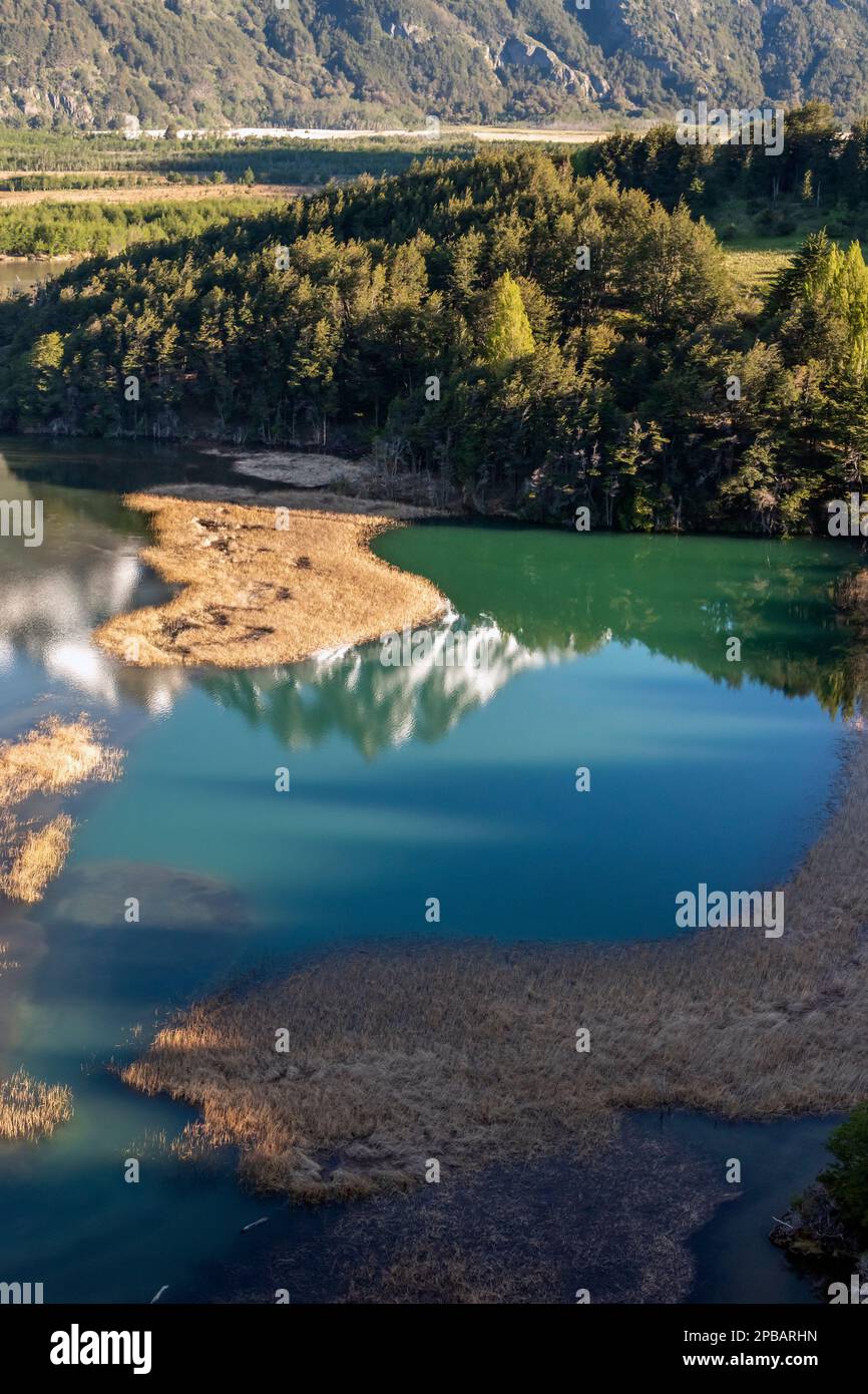 Ibanez River Valle al, Mirador Confluencia con il riflesso della Cordillera Castillo, Carretera Austral, Patagonia Foto Stock