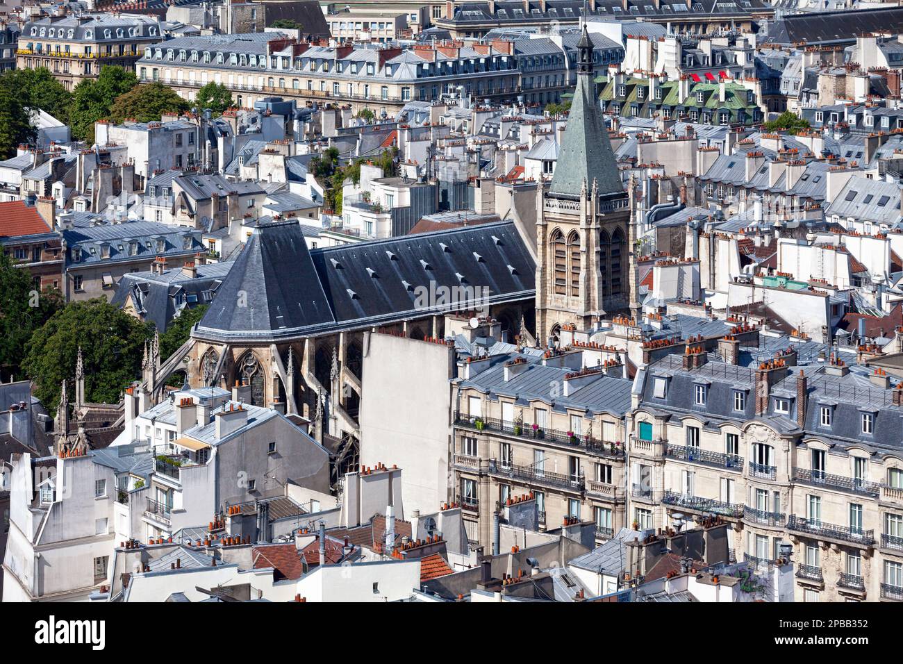 Parigi, Francia - Luglio 07 2017: Veduta aerea della Chiesa di Saint Severin, una chiesa cattolica romana nel quartiere Latino di Parigi. Foto Stock