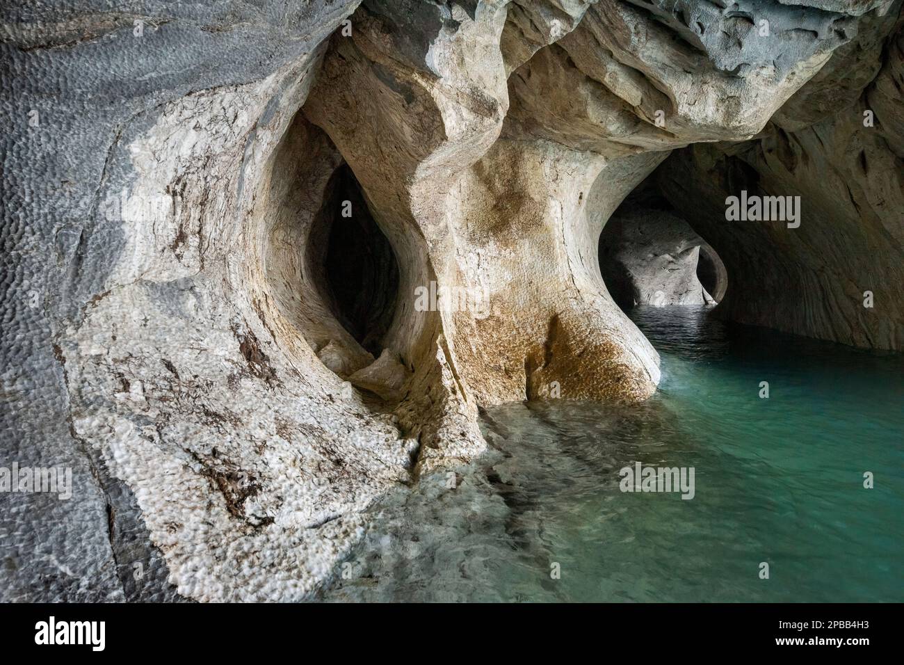 Guardando alla Grotta di marmo, Lago Generale Carrera, Patagonia Foto Stock