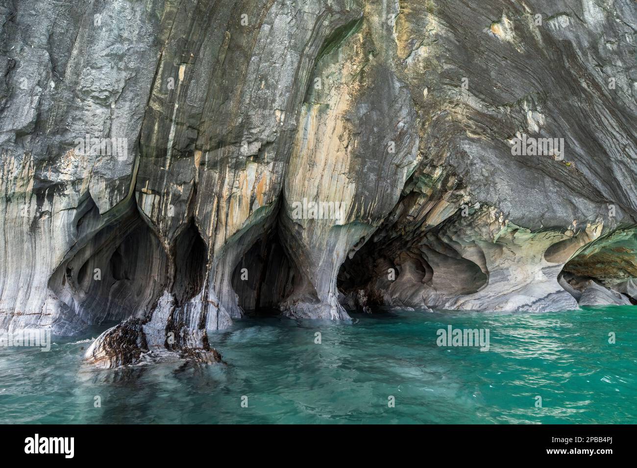 Marmo eroso alle Grotte di marmo, Lago Generale Carrera, Patagonia Foto Stock