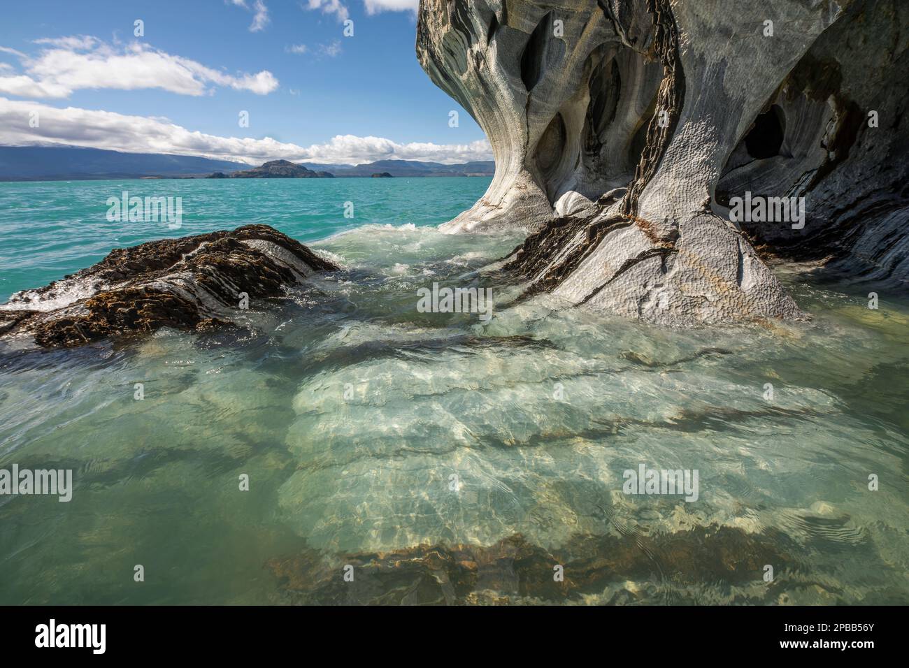 Marble Cave above and sott'acqua, Lago General Carrera, Patagonia Foto Stock