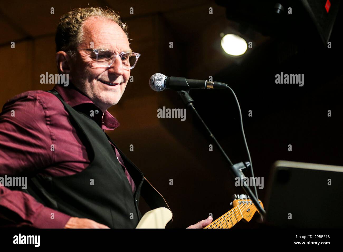 Roma, Italia. 11th Mar, 2023. Combo Blamires & Killer al Boogie Club Jazz Live. L'artista solista di Pat Metheny, David Blamires, voce e chitarra, ha suonato in jam session con Luigi Masciari, chitarra, Giampiero Locatelli, piano, Francesco Poeti, Bass, Pietro Iodice, batteria nel noto locale di musica dal vivo della capitale. Ha riproposto canzoni scritte e composte da lui e da altri suonate con Metheny in vari tour del mondo. (Foto di Daniela Franceschelli/Pacific Press/Sipa USA) Credit: Sipa USA/Alamy Live News Foto Stock