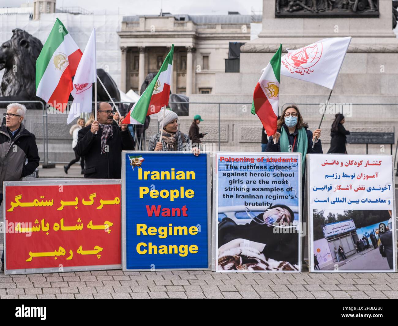 Gli iraniani organizzano un rally di protesta a Trafalgar Square per esprimere la propria solidarietà alle rivolte iraniane contro il regime dei mullah. 11th marzo 23. Foto Stock