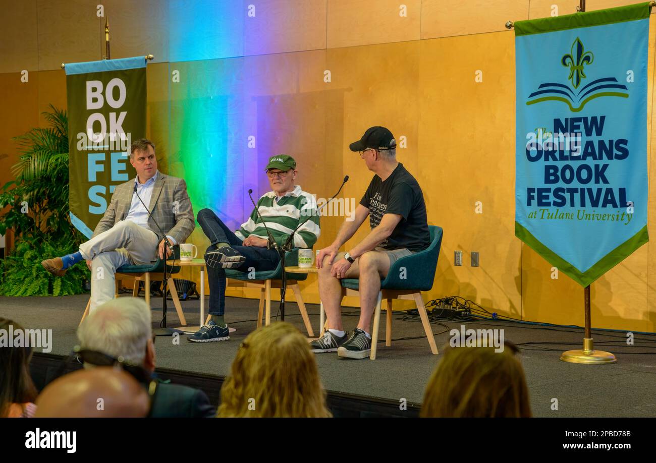 NEW ORLEANS, LA, USA - 11 MARZO 2023: Clancy DuBos intervista James Carville e Jonathan Martin al New Orleans Book Festival Foto Stock