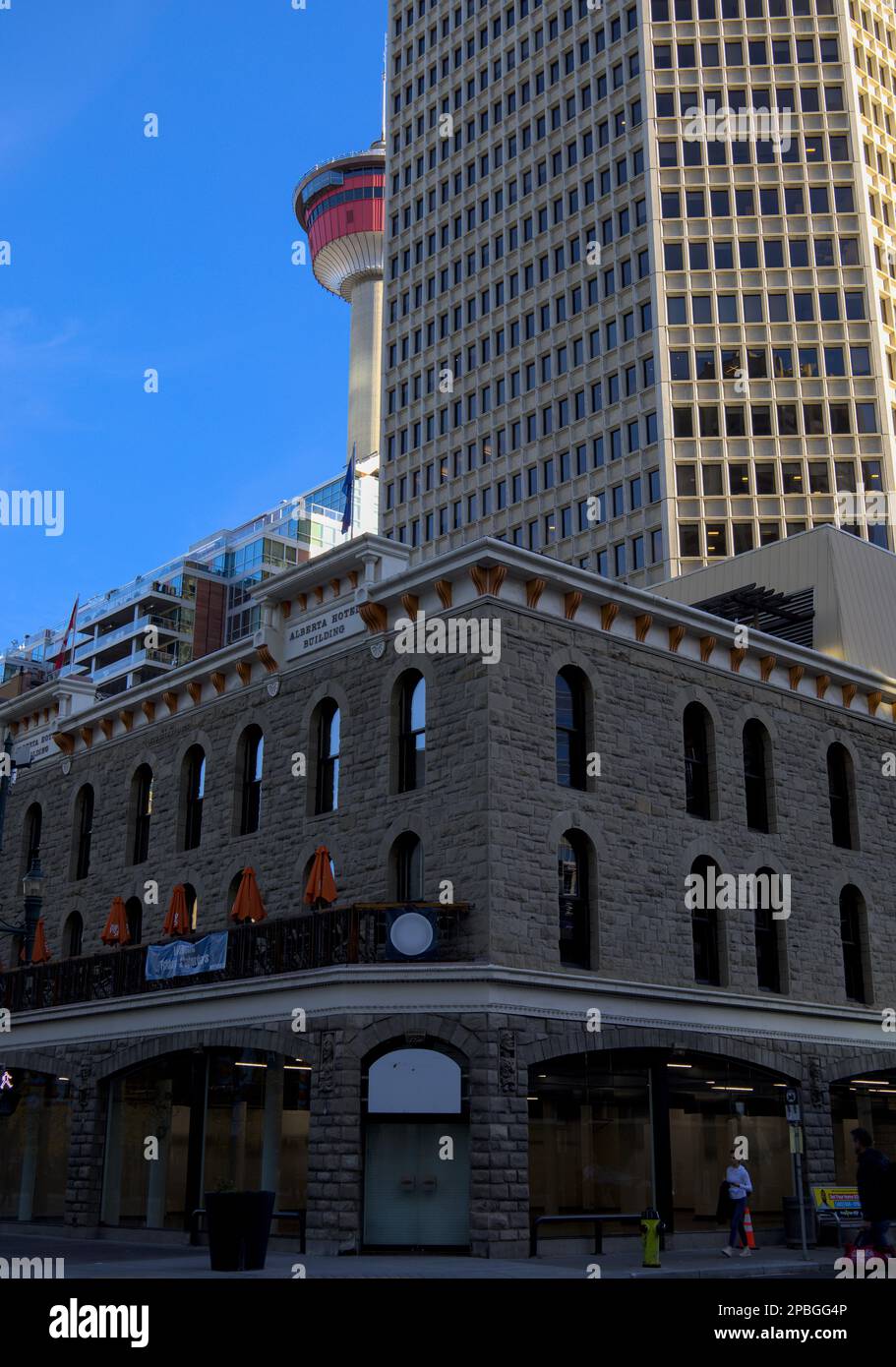 Torre di Calgary e paesaggio urbano da Stephen Avenue Foto Stock