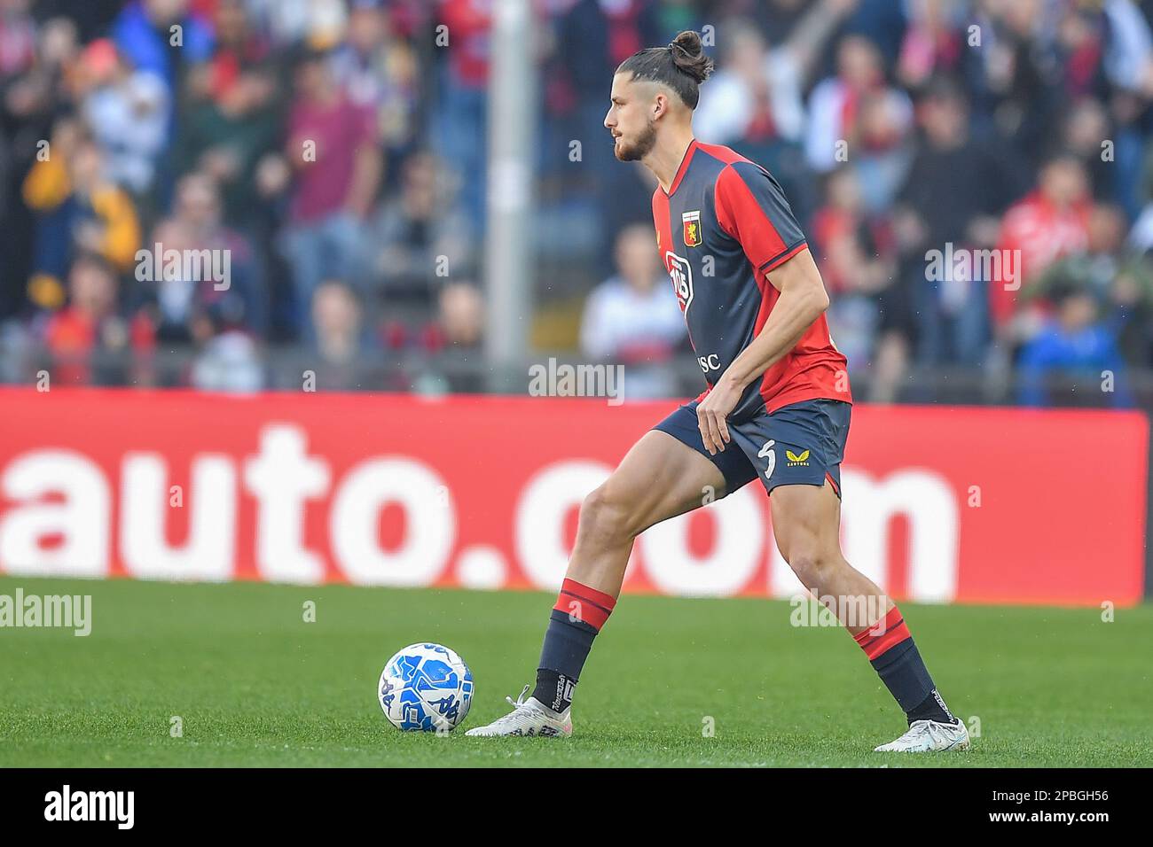 Stadio Luigi Ferraris, Genova, Italia, 12 marzo 2023, Radu Matei Dragusin (Genova) durante la partita CFC di Genova contro Ternana Calcio - Serie B di calcio italiano Foto Stock