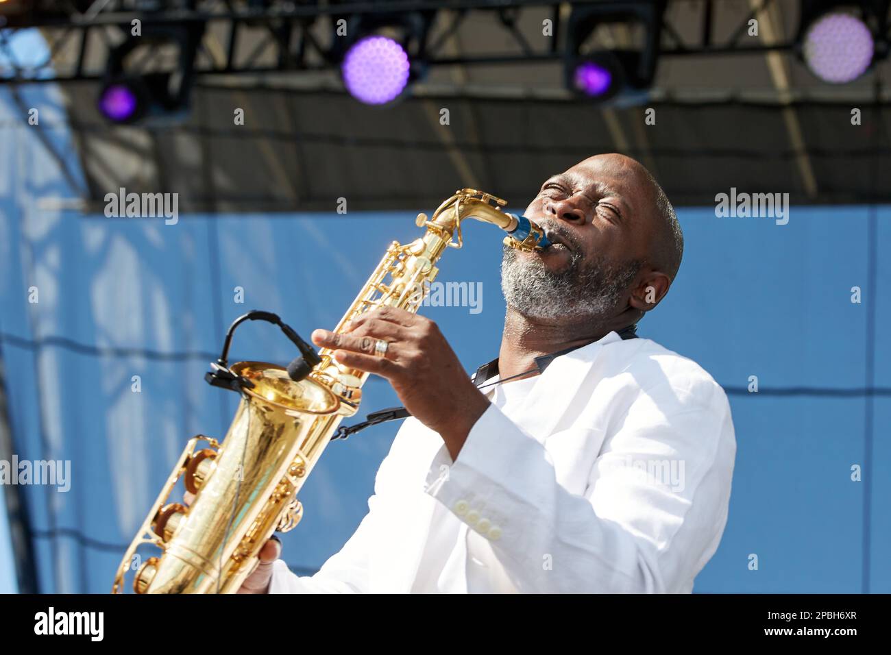 Miami Gardens, Florida, Stati Uniti. 12th marzo 2023. Main Stage: Mike Phillips durante il Jazz in the Gardens Music Festival all'Hard Rock Stadium di Miami Gardens, Florida. Credit: Yaroslav Sabitov/Yes Market Media/Alamy Live News Foto Stock