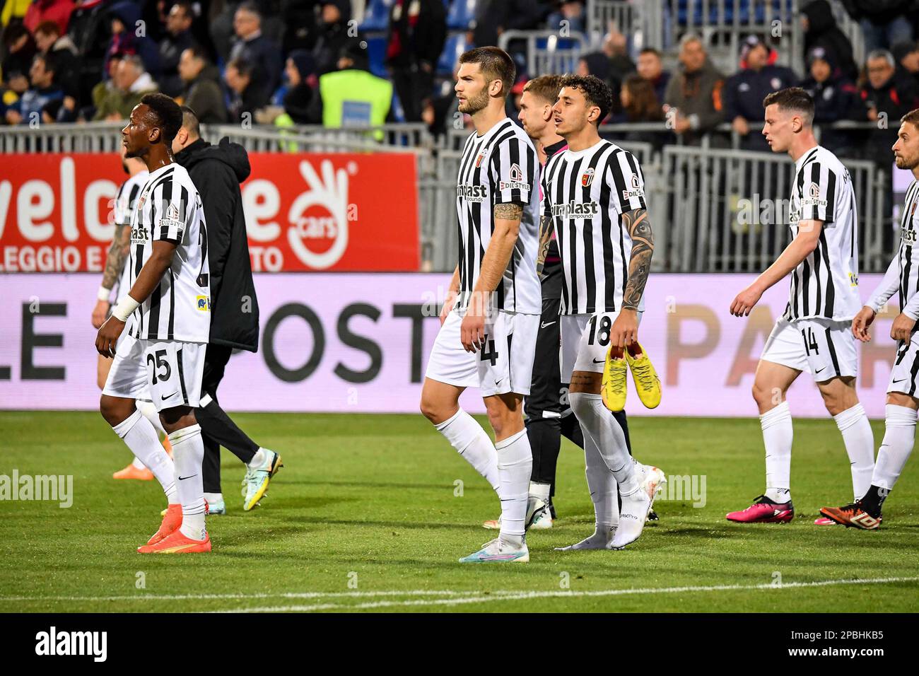 Unipol Domus, Cagliari, 10 marzo 2023, Squadra Ascoli Calcio, Ritratto, Delusione, Delusion, durante Cagliari Calcio vs Ascoli Calcio - Serie B di calcio italiano Foto Stock