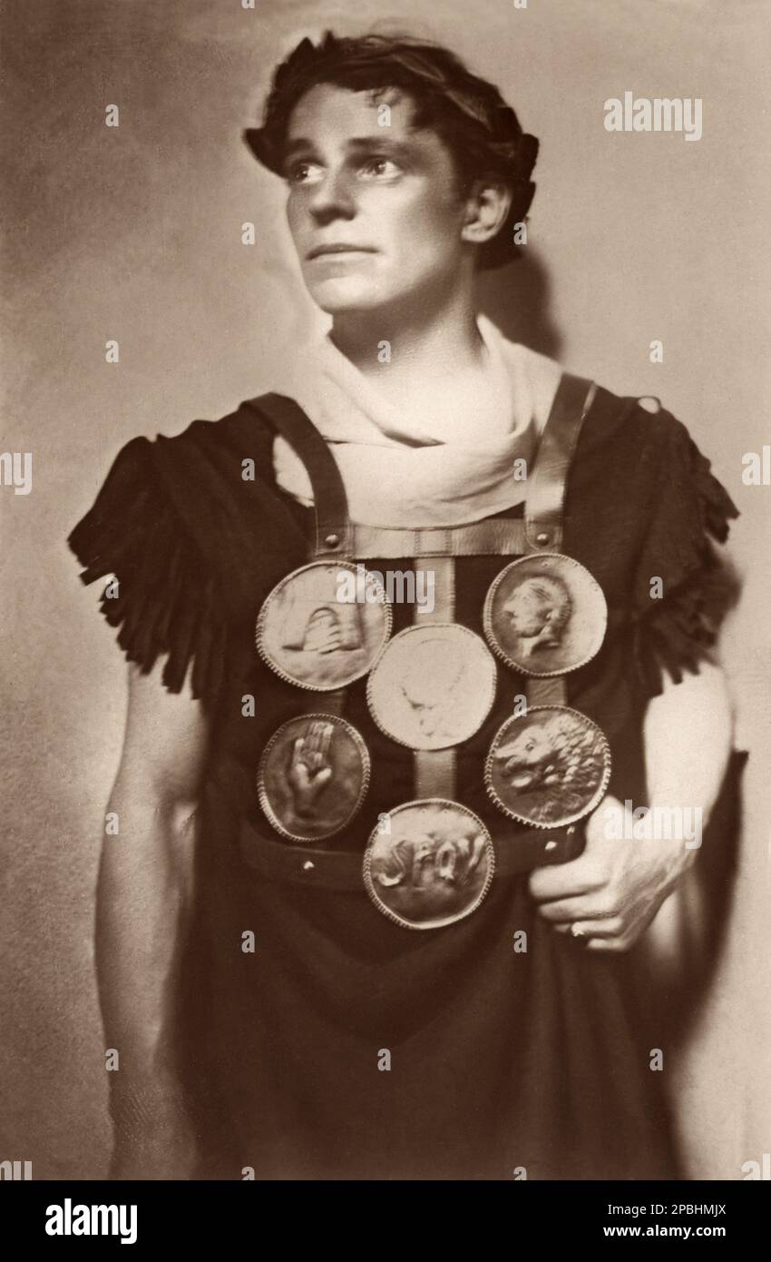 1920 ca, Berlino, Germania : l'attore teatrale tedesco-albanese ALEXANDER MOISSI ( 1879 - 1935 ) come MARC ANTONY di William Shakespeare . Foto di Zander e Labisch, Berlino . - Alessandro Moisi - Aleksander Moisiu - TEATRO - TEATRO - TEATRO - attore teatrale - costume - Marc Antonio - Marcantonio - armatura - armure ---- Archivio GBB Foto Stock