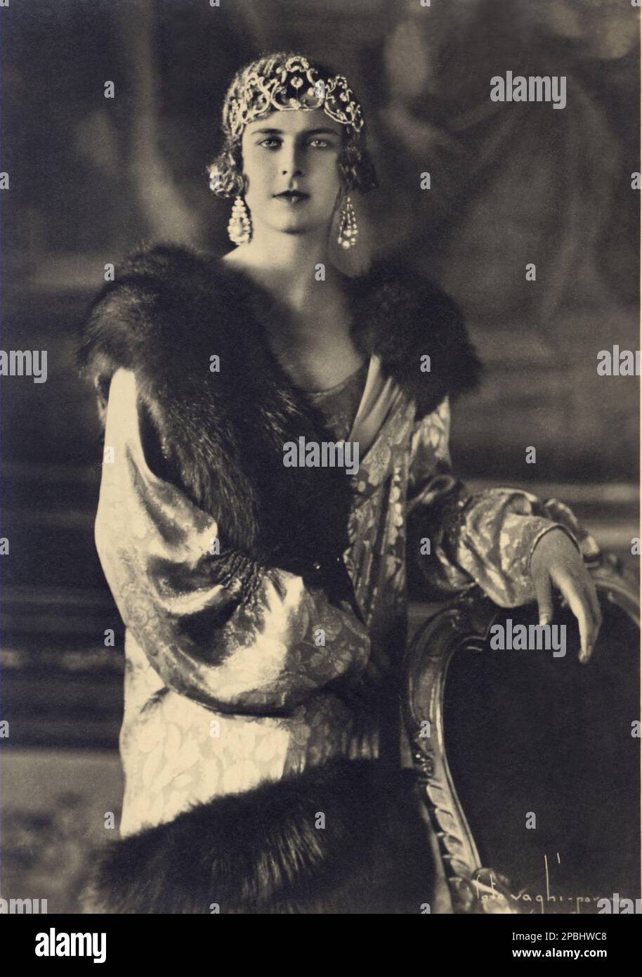1930 , ITALIA : la futura Regina MARIA José di SAVOIA (principessa del Belgio Brabante , 1906 - 2001 ) , moglie dell' ultimo re italiano Umberto II . Foto di Vaghi , Parma - CASA SAVOIA - ITALIA - REALI - BRABANTE - BELGIO - Nobiltà ITALIANA - SAVOY - NOBILTÀ - ROYALTY - STORIA - FOTO STORICHE - corona - corona - tiara - diadema - diamante - diamanti - diamands - perle - perla - perle - orecchini - orecchino - Orecchini - orecchini - bijoux - gioielli - bijoux --- Archivio GBB Foto Stock