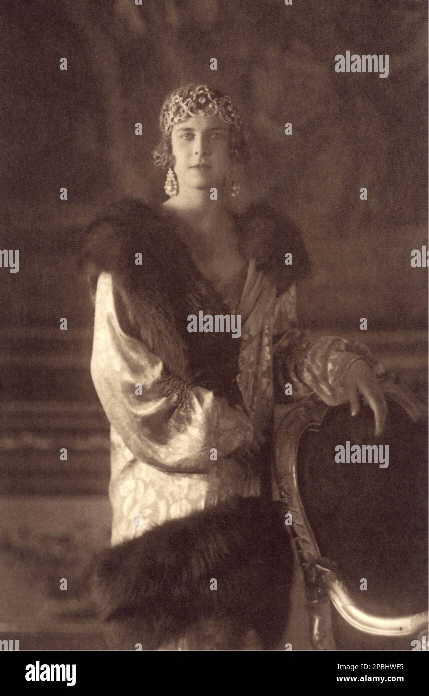 1932 , ITALIA : la futura Regina MARIA José di SAVOIA (principessa del Belgio Brabante , 1906 - 2001 ) , moglie dell' ultimo re italiano Umberto II . Foto di Vaghi , Parma - CASA SAVOIA - ITALIA - REALI - BRABANTE - BELGIO - Nobiltà ITALIANA - SAVOY - NOBILTÀ - ROYALTY - STORIA - FOTO STORICHE - corona - corona - tiara - diadema - diamante - diamanti - diamands - perle - perla - perle - orecchini - orecchino - Orecchini - orecchini - bijoux - gioielli - bijoux --- Archivio GBB Foto Stock