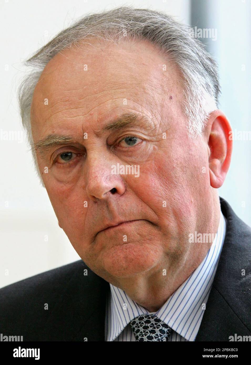 ** ARCHIV ** Wolfgang Boehmer vor seiner Wiederwahl zum