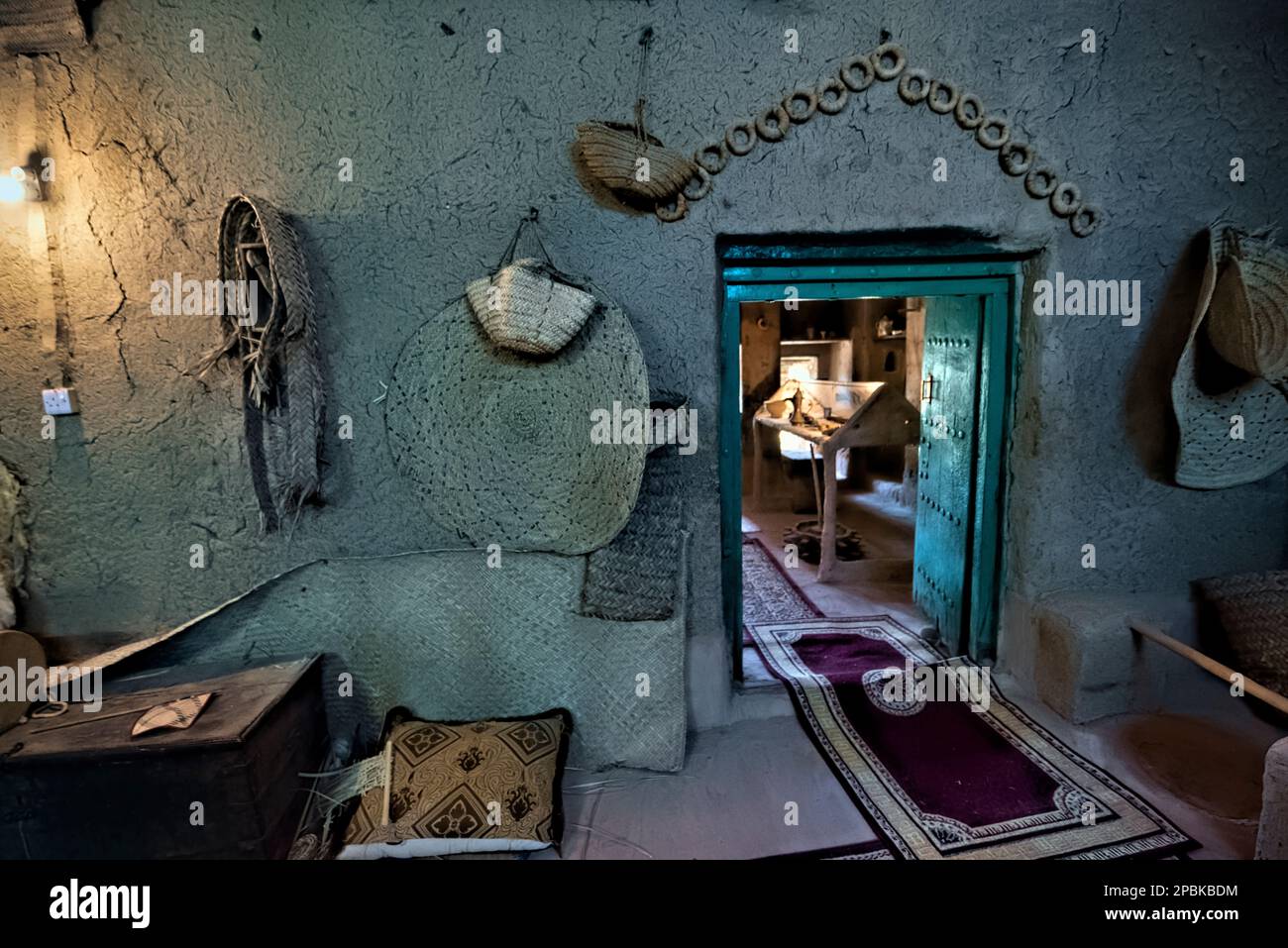 Interno di una tradizionale casa Omani, Bait al Safah, al Hamra, Oman Foto Stock