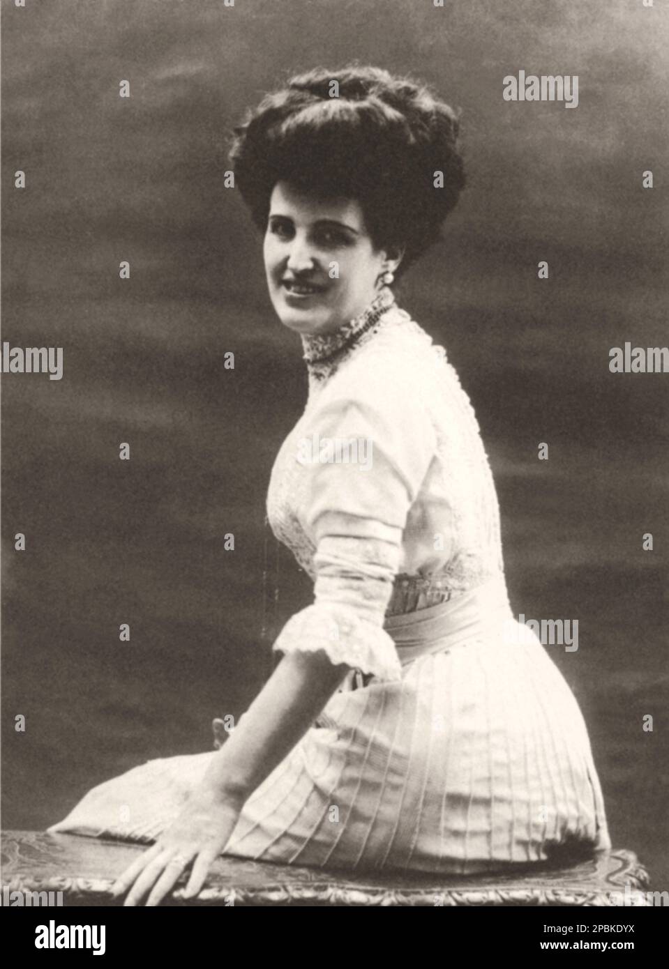 1914 ca, ITALIA : Adele ROSSI , moglie del celebre filosofo italiano,  storico e recensore di letteratura BENEDETTO