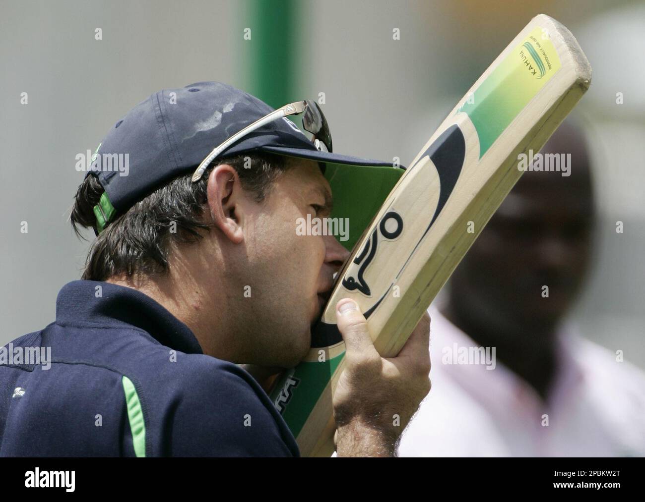 Australia's captain Ricky Ponting puts his bat to his mouth during a training session the National Stadium at St. Georges, Grenada, Thursday April 19, 2007, as they prepare for the last of their Super Eight matches of the Cricket World Cup. Australia will play New Zealand Friday. (AP Photo/Rick Rycroft) Foto Stock