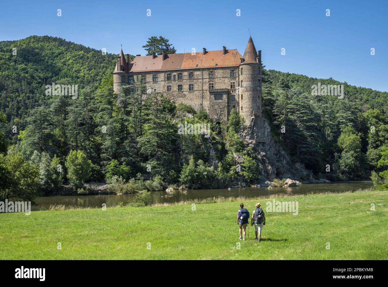 Francia. Auvergne. Alta Loira (43) Lavoute-sur-Loire. Sulla strada per Compostela da Cluny a Puy-en-Velay, ai piedi del castello di Lavoute Polign Foto Stock