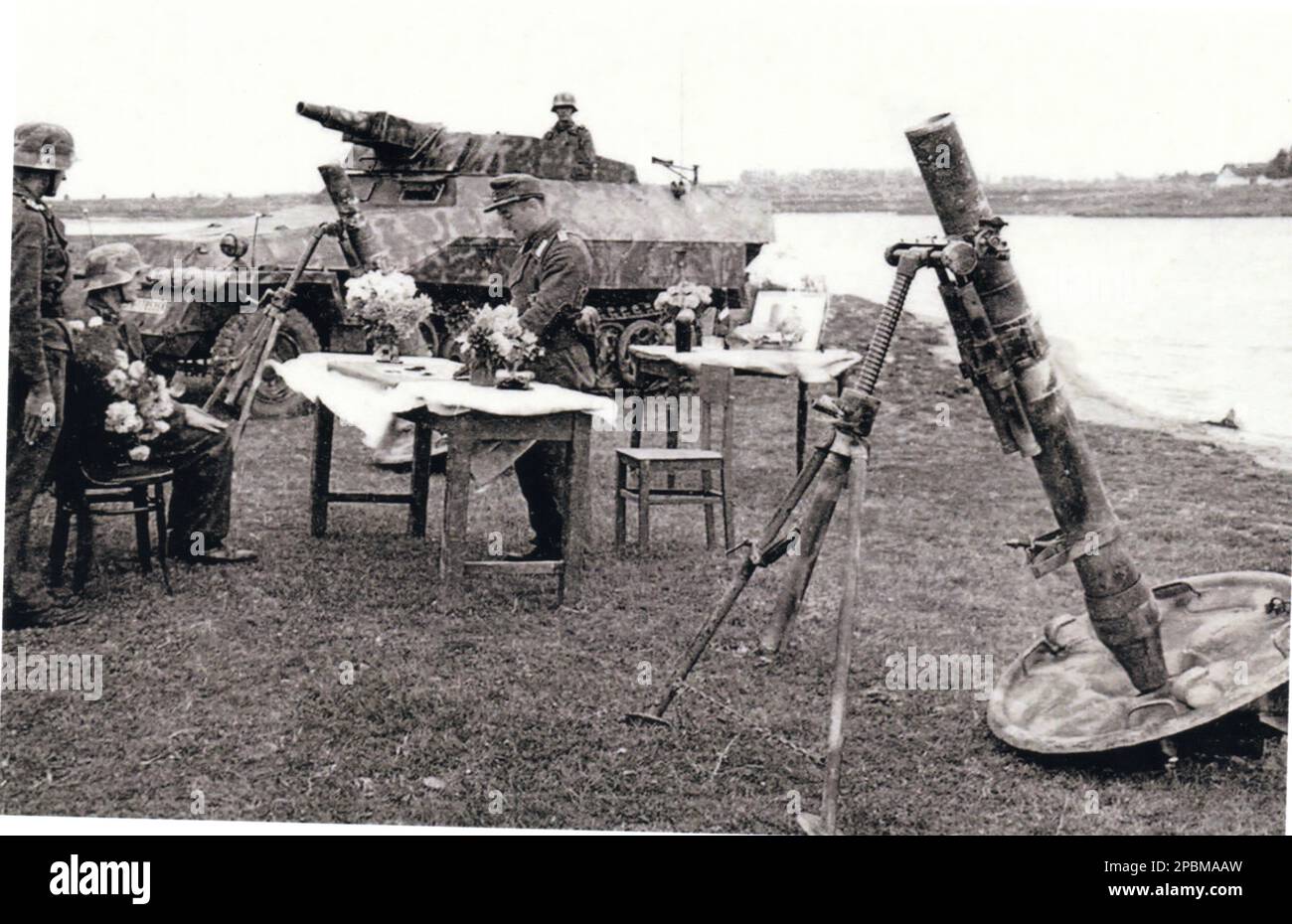 World War Two B&W Photo A Wehrmacht Wedding on the Front Line by Proxy nel 1944 Foto Stock