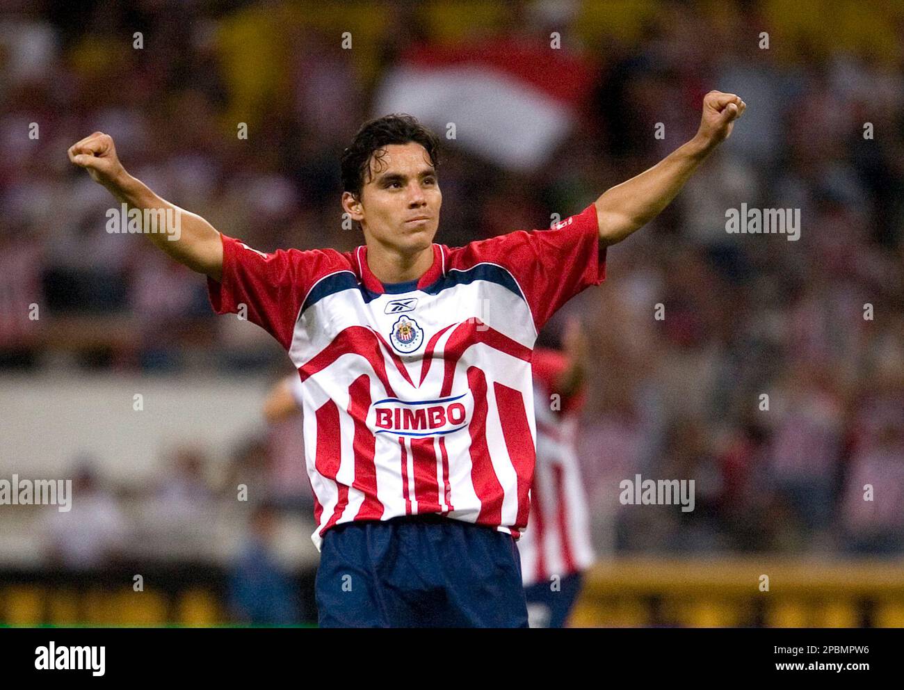Chivas' Omar Bravo celebrates after his team scored a goal against Tecos during their Mexico soccer league match in Guadalajara, Mexico, Wednesday, April 11, 2007. (AP Photo/Guillermo Arias) Foto Stock