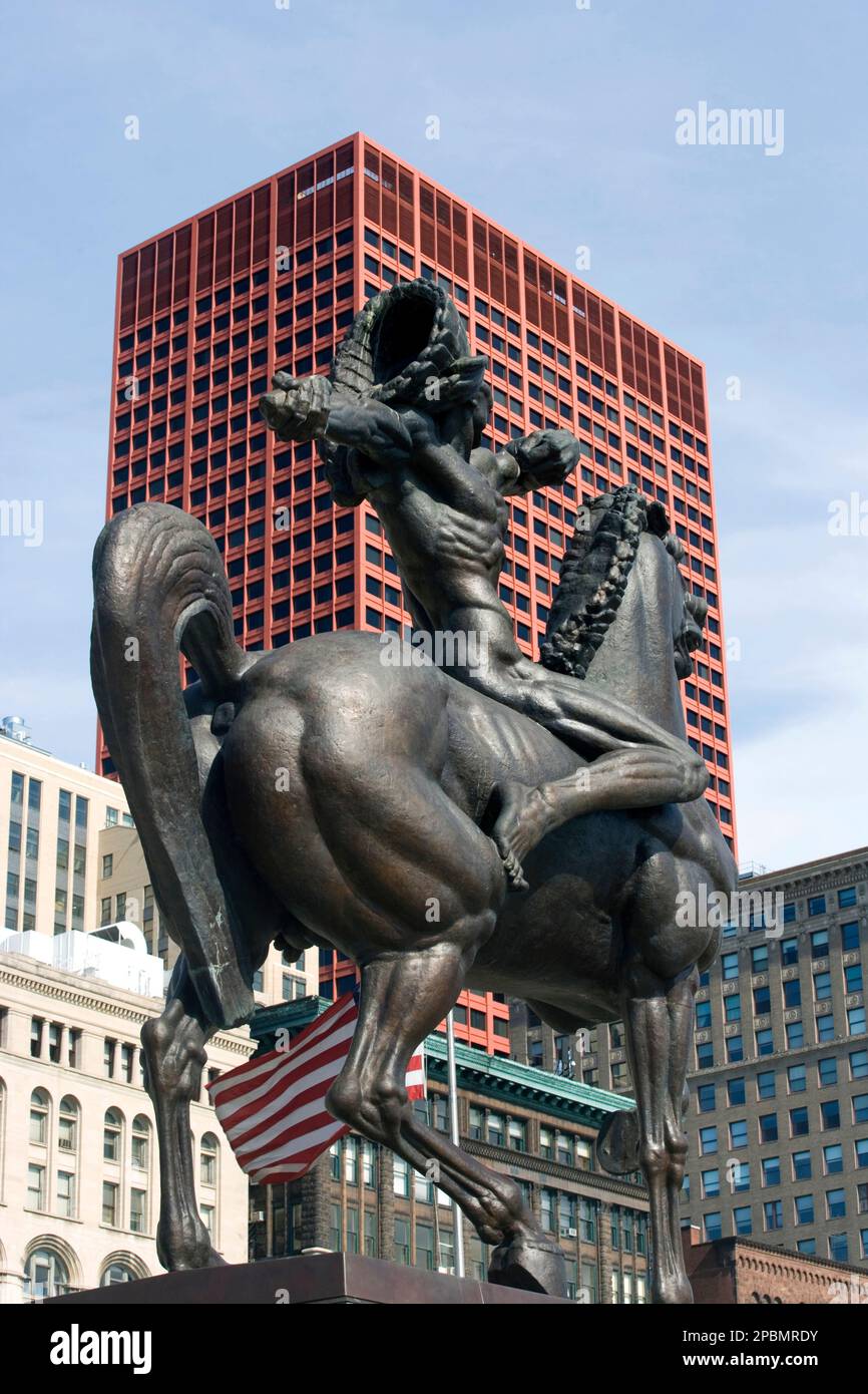 LA STATUA INDIANA DI BOWMAN (©IVAN MESTROVIC 1927) 333 EDIFICIO WABASH (©GRAHAM ANDERSON PROBST & WHITE 1972) CONCEDE AL PARCO IL CENTRO DI CHICAGO ILLINOIS USA Foto Stock