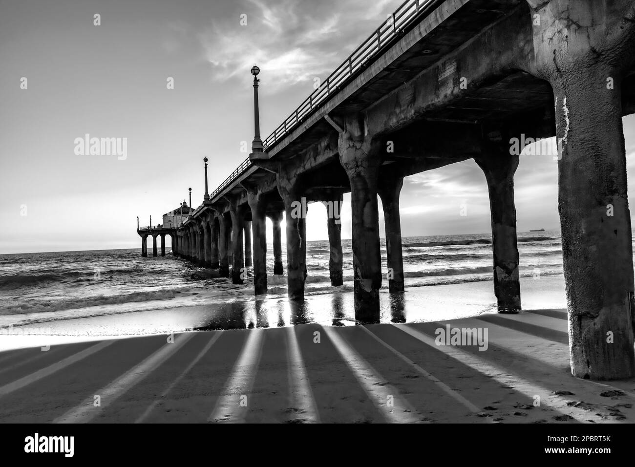 Molo panoramico di Manhattan Beach vicino a Los Angeles in atmosfera di tramonto Foto Stock