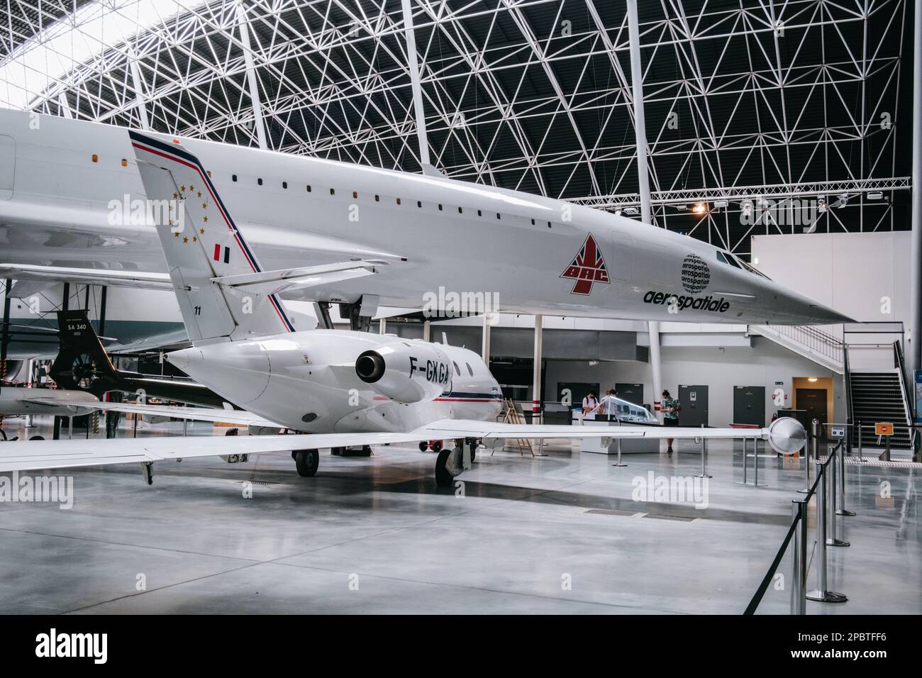 Airbus Concorde Aircraft e Corvette SN-601 presso il museo Aeroscopia vicino a Tolosa, nel sud della Francia (Haute Garonne) Foto Stock
