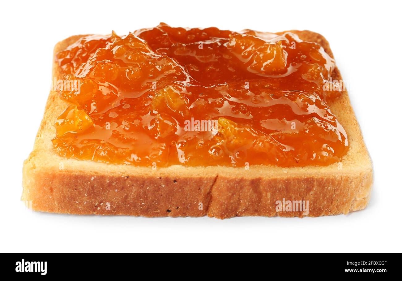 Brinda con gustosa marmellata d'arancia su sfondo bianco Foto Stock