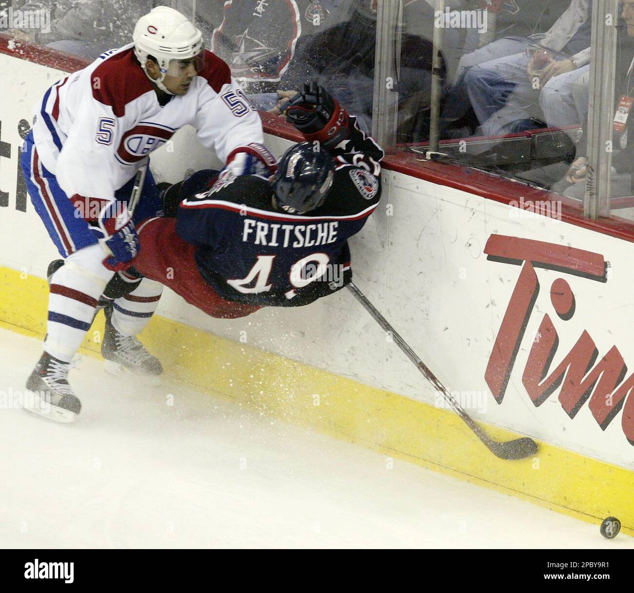 Montreal Canadiens' Francis Bouillon, left, knocks Columbus Blue Jackets' Dan Fritsche to the ice during the third period of an NHL hockey game Sunday, Feb. 18, 2007, in Columbus, Ohio. The Canadiens won 3-2. (AP Photo/Jay LaPrete) Foto Stock
