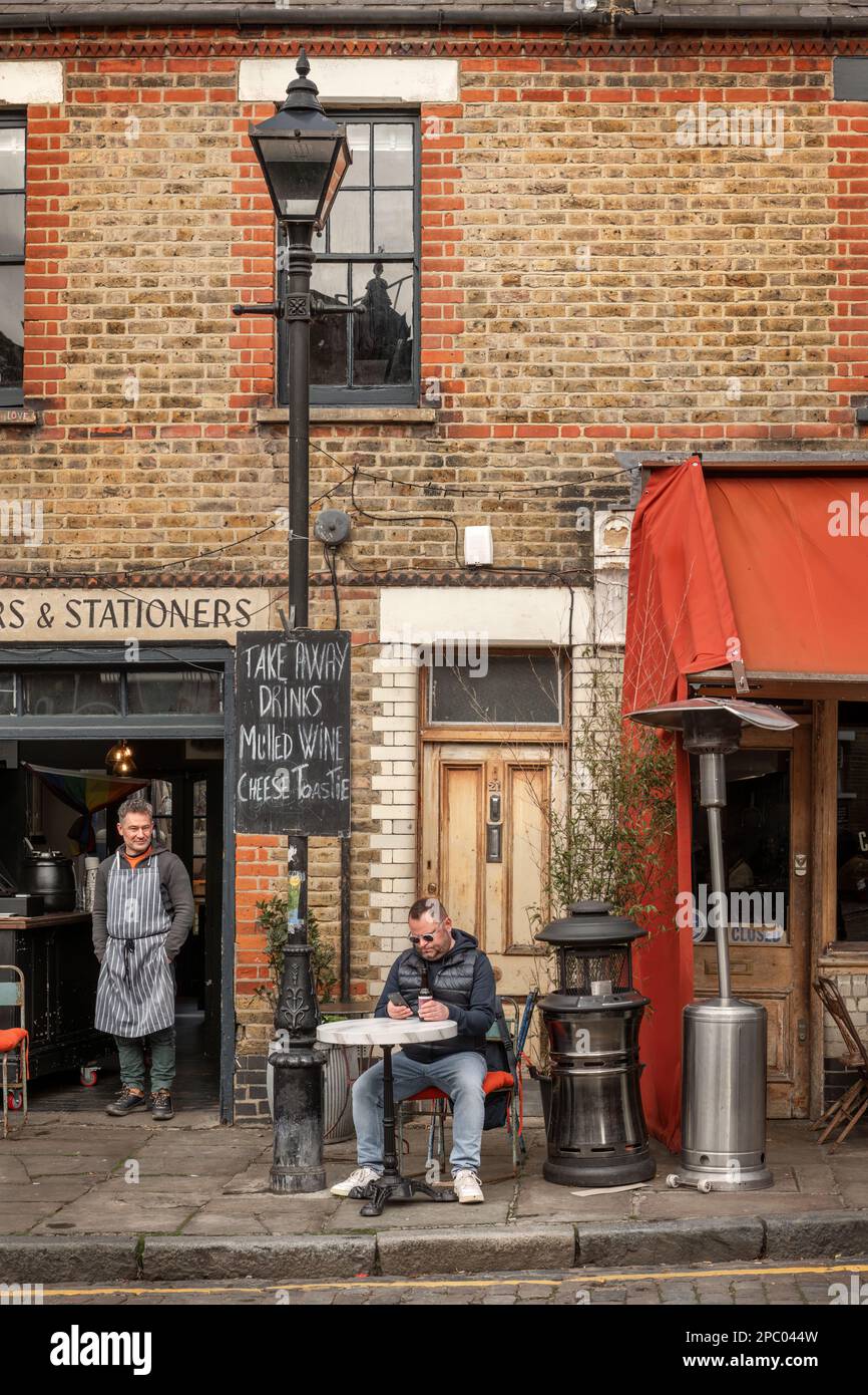 Ezra Street si trova a Bethnal Green, vicino al famoso mercato dei fiori di Columbia Road, che si trova al di fuori di Hackney Road nel London Bo Foto Stock