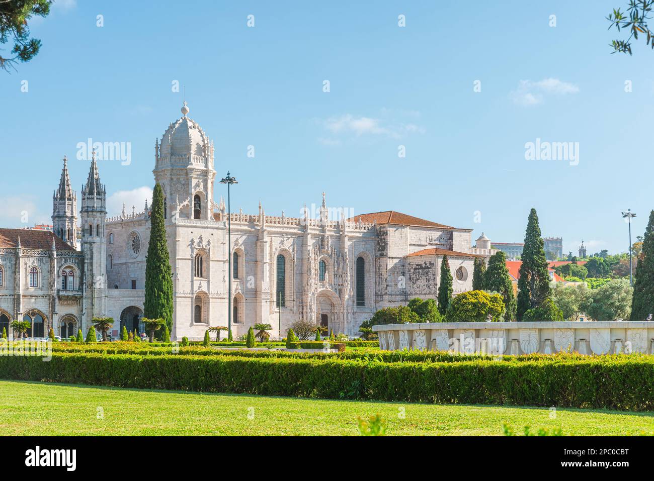 Lisbona, Monastero di Jeronimos o Hieronymites, Portogallo. Abbazia gotica nel quartiere di Belem, Lisboa in giornata di sole. Destinazione del viaggio Foto Stock
