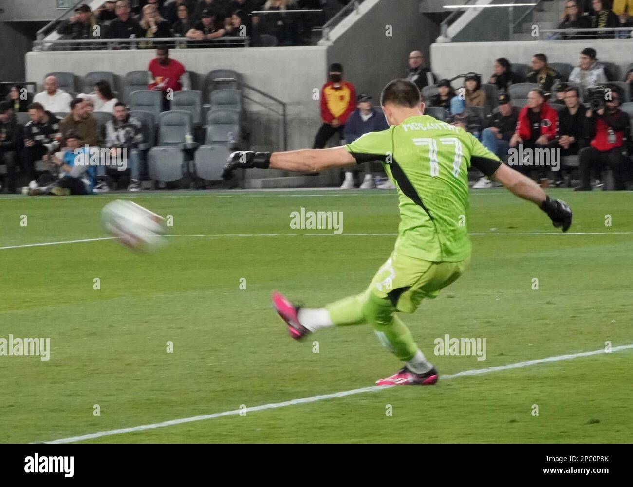 12 marzo 2023: Portiere LAFC e MVP del gioco di campionato degli ultimi anni, John McCarthy dà il via a un calcio di gol nel primo tempo. Il LAFC ha sconfitto la Nuova Rivoluzione di Inglan 4-0 al Bom Stadium, Los Angeles CA, USA, 12 marzo 2023. (Credit Image: © Scott Mitchell/ZUMA Press Wire) SOLO PER USO EDITORIALE! Non per USO commerciale! Foto Stock