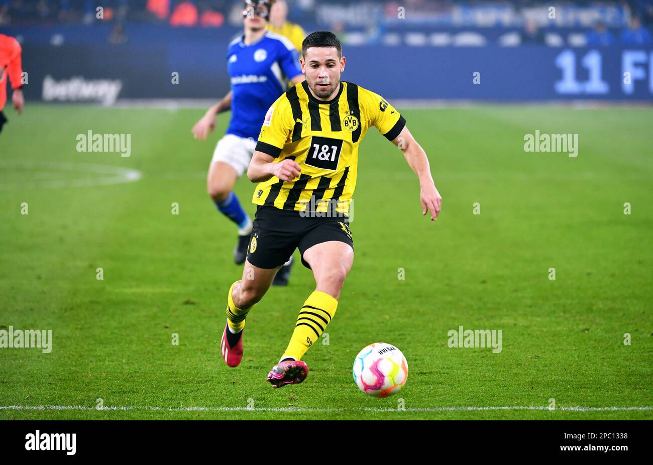 Bundesliga, Veltins Arena, FC Schalke 04 vs Borussia Dortmund; Raphael Guerreiro (BVB) Foto Stock