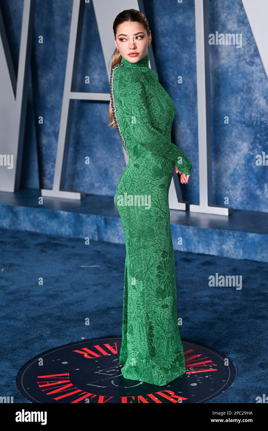Los Angeles, Stati Uniti. 13th Mar, 2023. Madelyn Cline arriva al Vanity Fair Oscar Party 2023, Walis Annenberg Center for the Performing Arts, Los Angeles. Credit: Doug Peters/Alamy Live News Foto Stock
