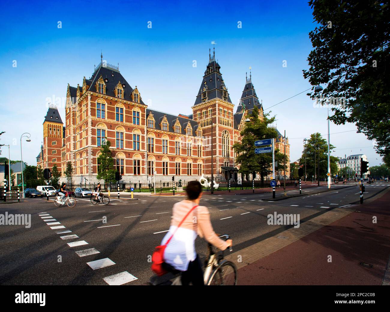 Pierre Cuypers ha progettato il Rijksmuseum, la Piazza dei Musei, Amsterdam, Paesi Bassi Foto Stock
