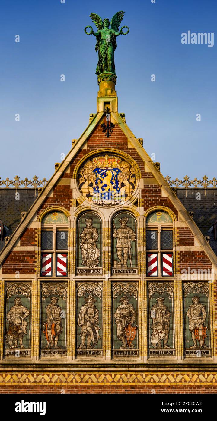 Pierre Cuypers ha progettato il Rijksmuseum, la Piazza dei Musei, Amsterdam, Paesi Bassi Foto Stock