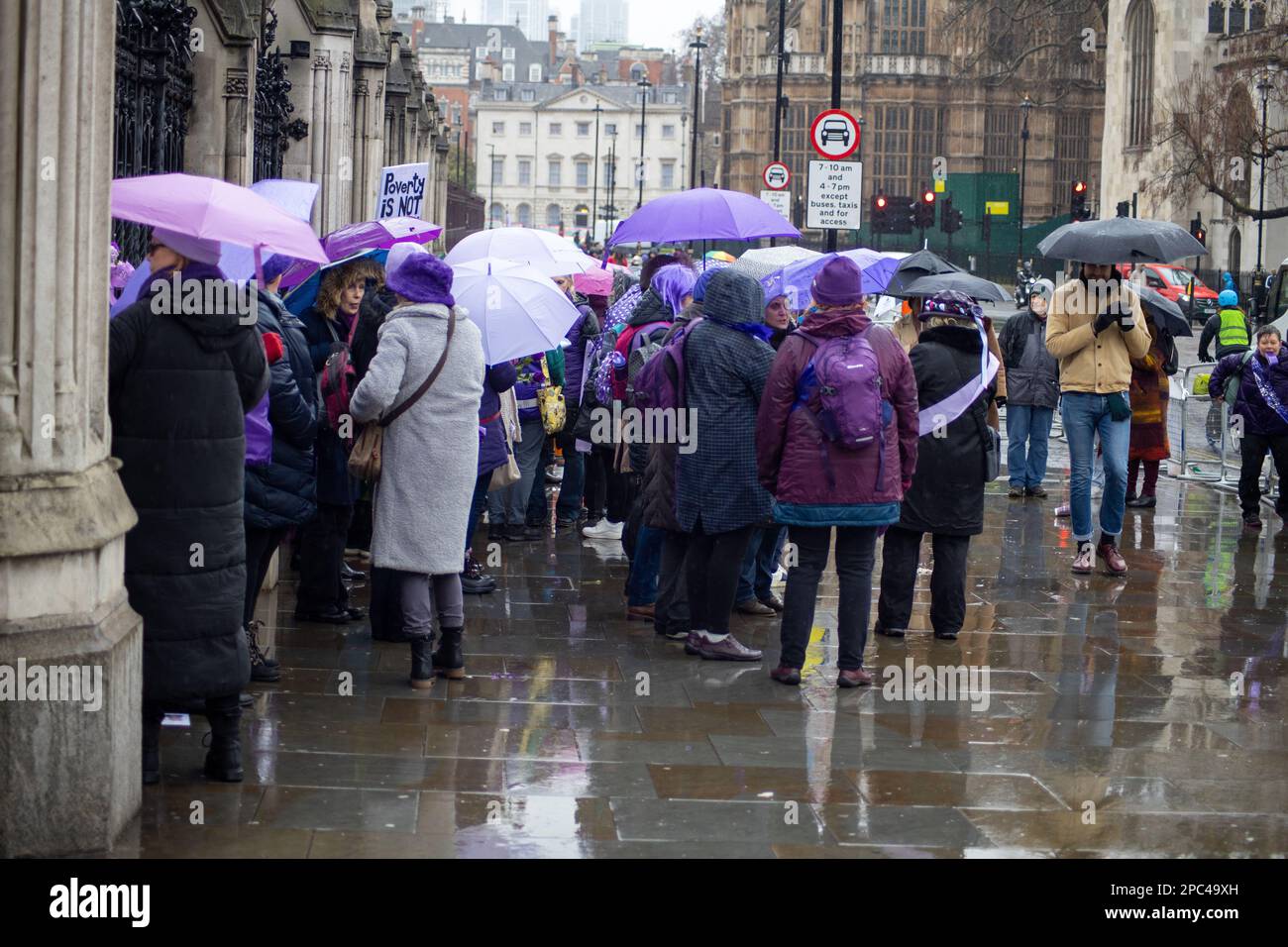 Le donne di WASPI-le donne contro la disuguaglianza pensionistica statale-hanno protestato contro il cambiamento nell'età pensionabile. Credit: Sinai Noor/Alamy Stock Photo Foto Stock
