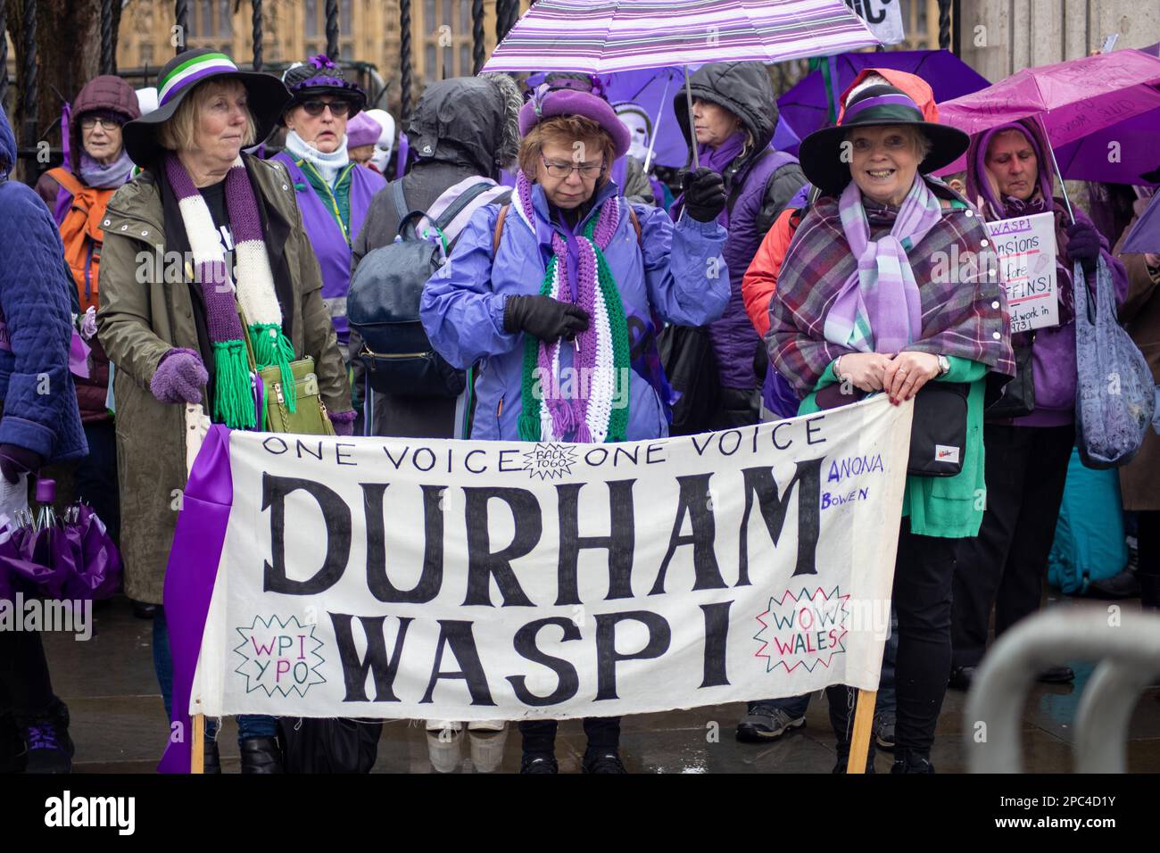 Le donne di WASPI-le donne contro la disuguaglianza pensionistica statale-hanno protestato contro il cambiamento nell'età pensionabile. Credit: Sinai Noor/Alamy Stock Photo Foto Stock